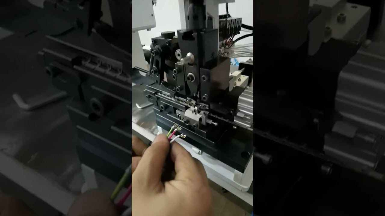 Folyamatos szalagos terminál présgép 90°-os speciális érintkezők krimpeléséhez #factory #machine