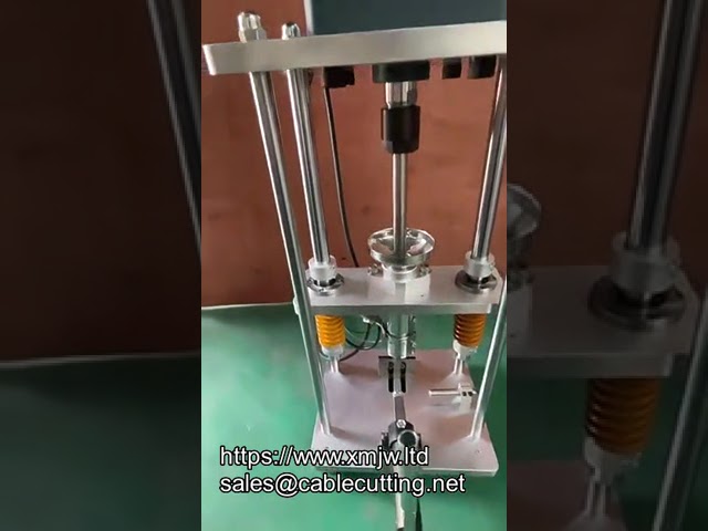 Mini függőleges műanyag fröccsöntő gép töltőkábel és csatlakozó gyártáshoz