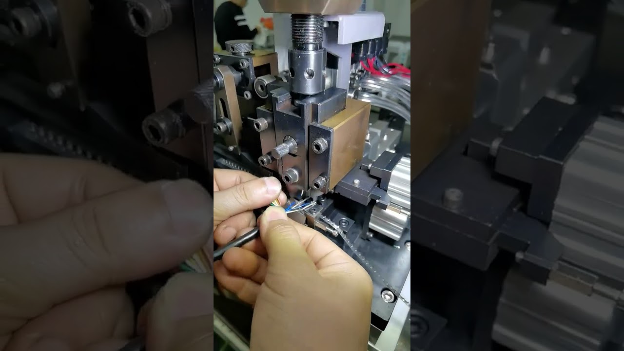 Huzalvég szigetelés eltávolítás és terminál préselés egyetlen lépésben #factory #machine